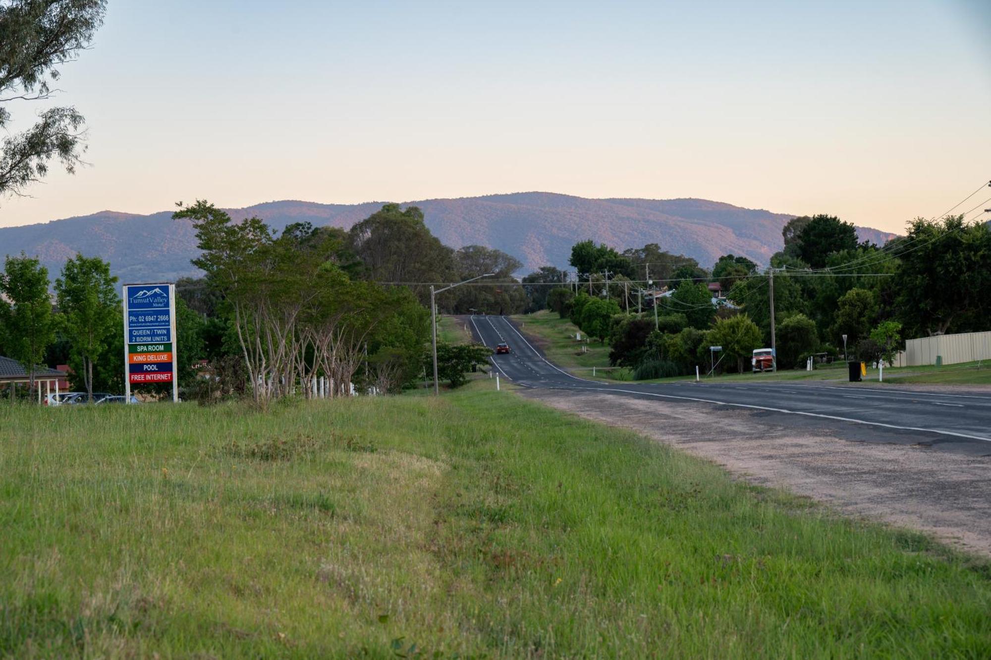 Tumut Valley Motel Pet Friendly Luaran gambar