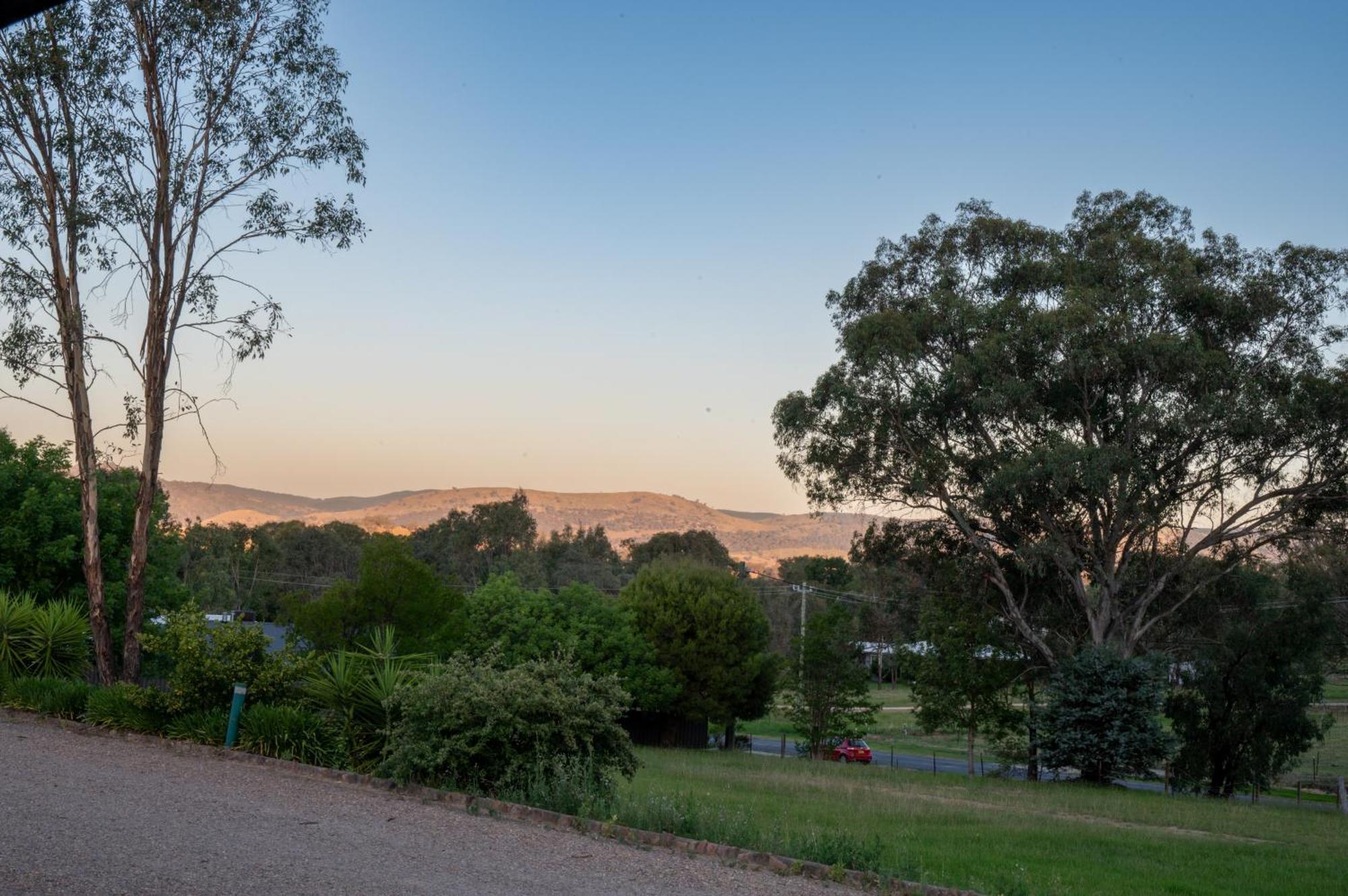Tumut Valley Motel Pet Friendly Luaran gambar