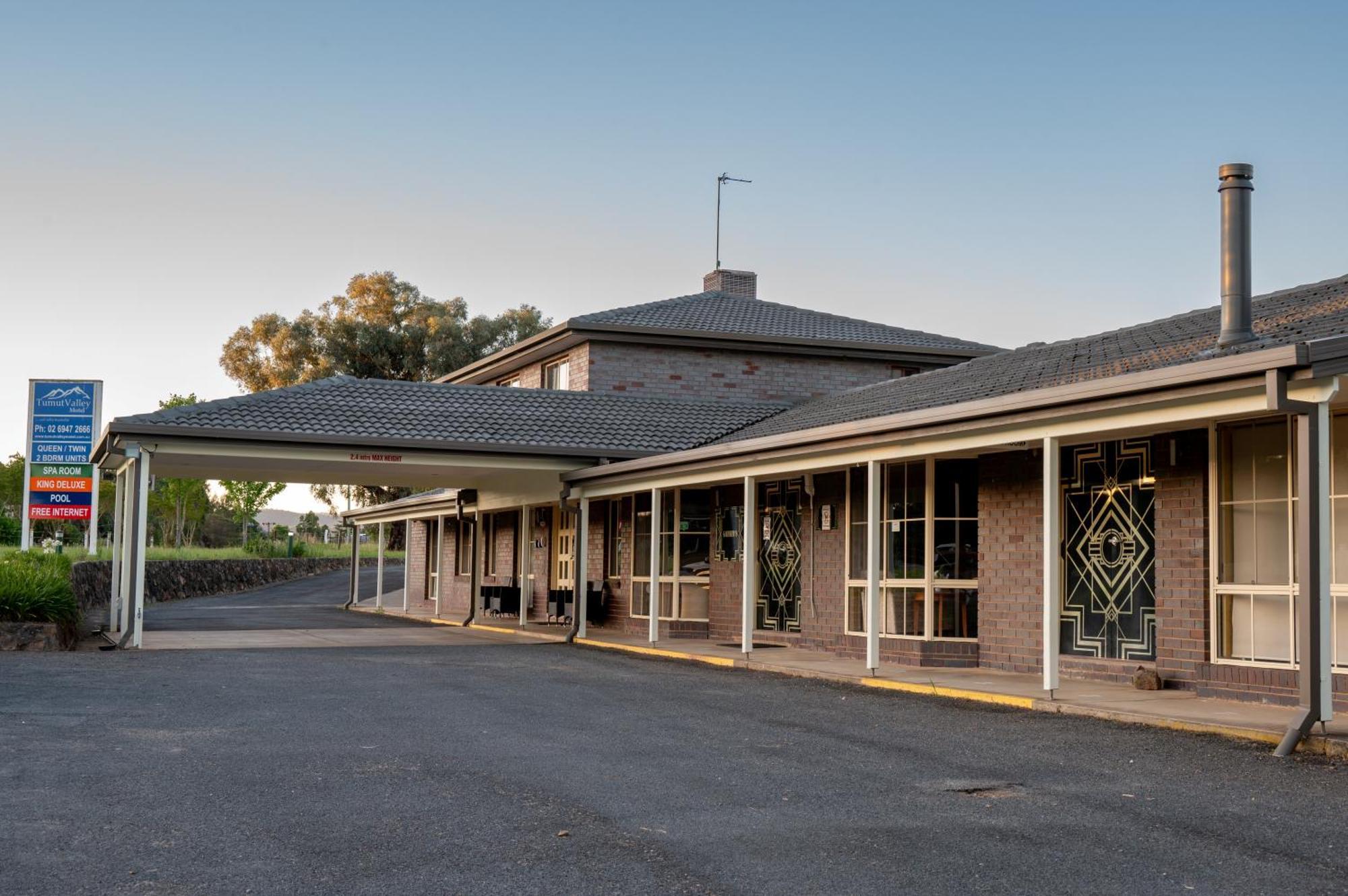 Tumut Valley Motel Pet Friendly Luaran gambar